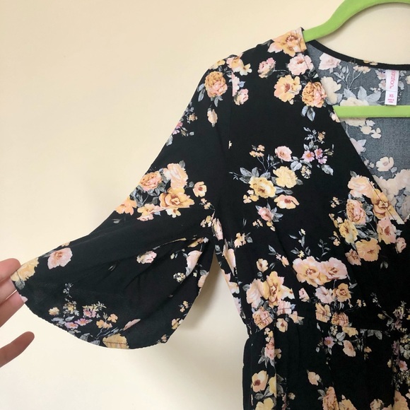 Black Floral Dress w/ Cinch Waist and V-Neck - Picture 4 of 5